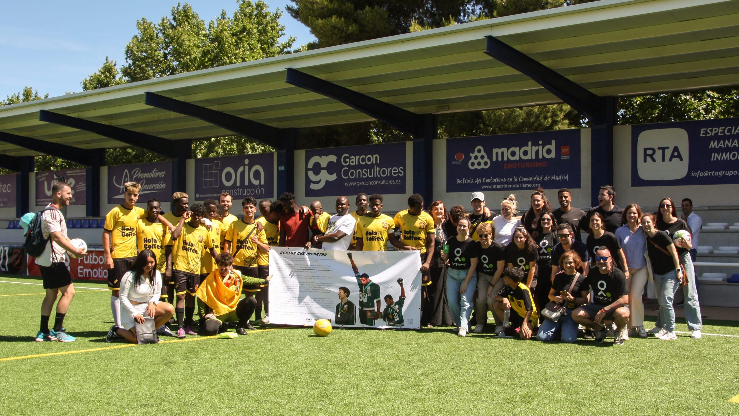 Equipo de Dragones de Lavapiés y Fútbol Más España