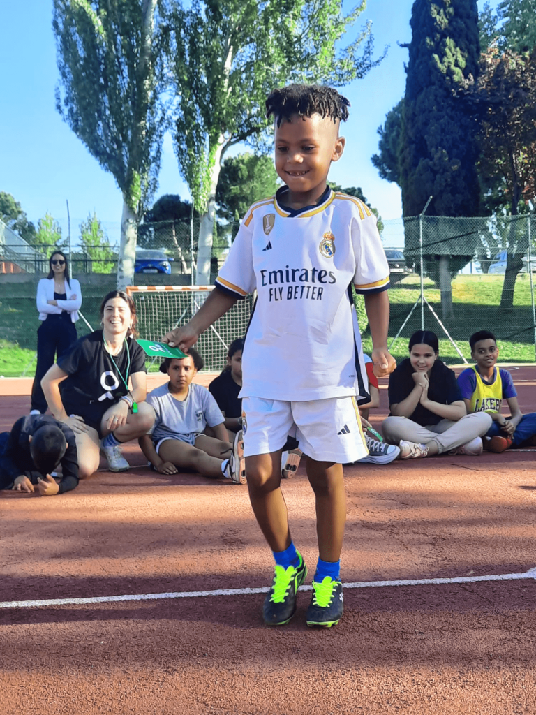 Niño sonriendo Fútbol Más España