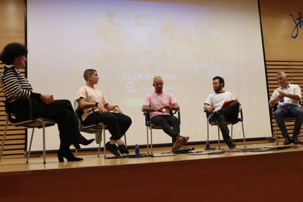  “Me ha hecho ponerme a pensar en ciertas cosas que en el día a día hacemos automáticamente y replantearme cómo afrontar diferentes temas en casa” - Padre participante de taller