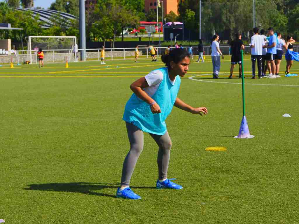 El proyecto Deporte por Refugio celebra un encuentro entre barrios para fortalecer la comunidad a través del juego y el deporte.