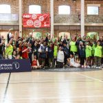 Medallistas olímpicos y campeones del mundo: 7 embajadores de Laureus juegan junto a niños y niñas de Fútbol Más en Madrid
